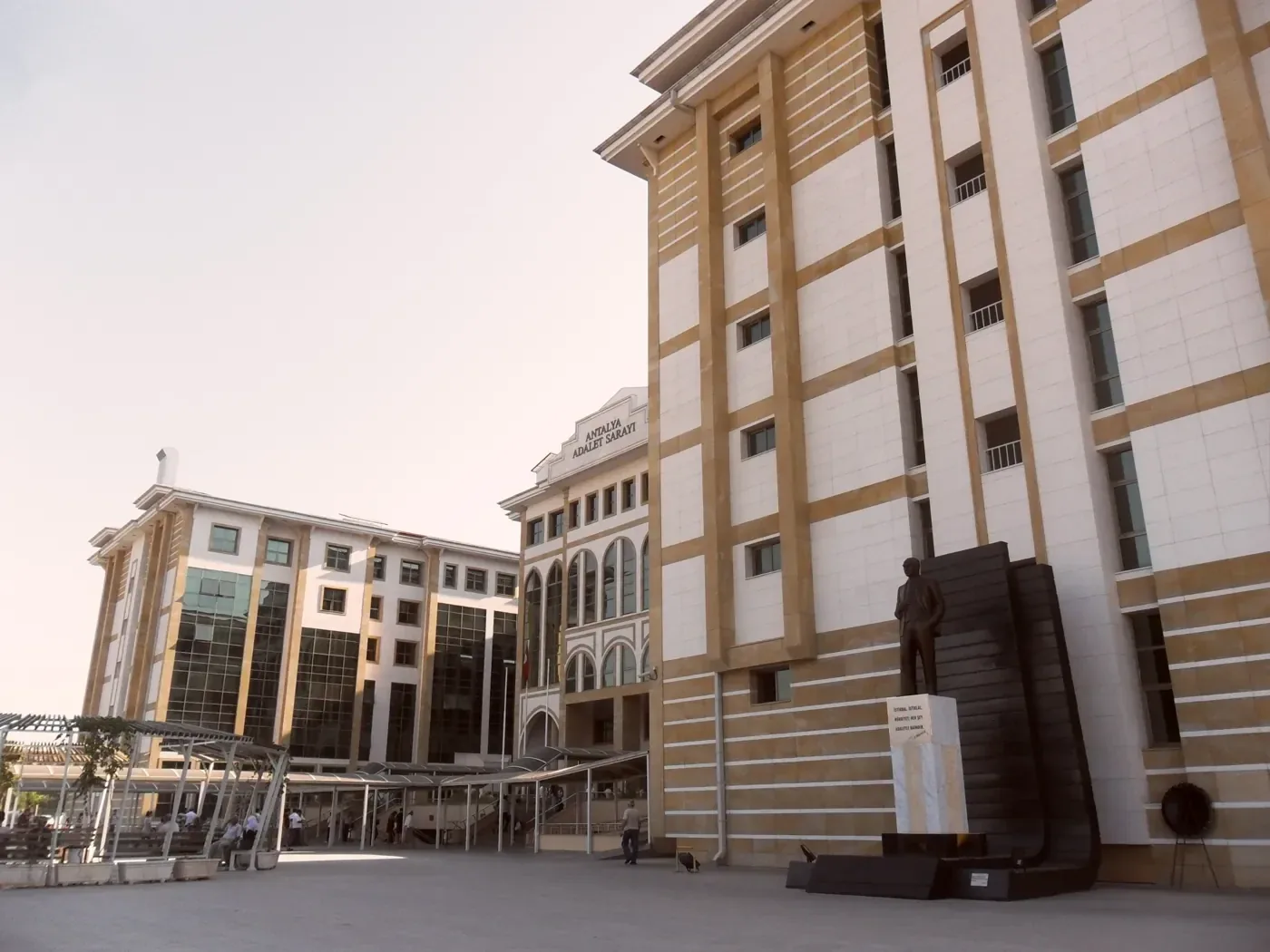 Antalya Adalet Sarayı binası